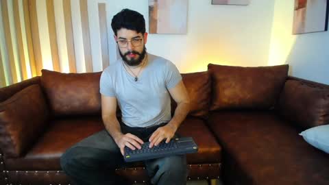 domboy  online show from May 28, 9:12 pm