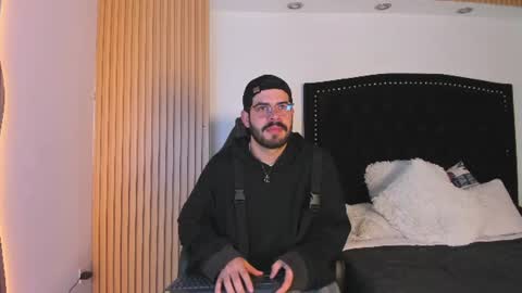 domboy  online show from July 11, 8:11 pm