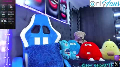 Snapshot of domenique_stoll chatting on December 21, 5:03 am DAVID 3 online show from December 21, 5:03 am