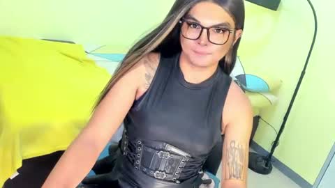 Snapshot of domina_angela chatting on July 5, 4:52 am ANGELA online show from July 5, 4:52 am