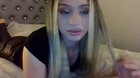 Marissa Rae online show from November 12, 6:03 am