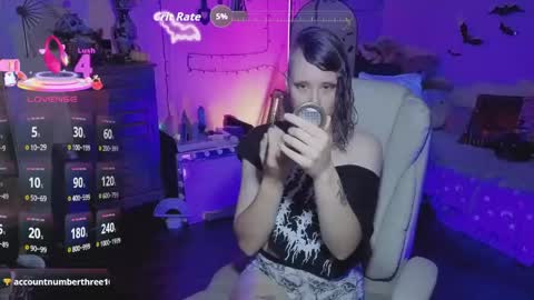 Snapshot of dominantman18064 chatting on June 1, 11:17 pm Bigbearnbunnyboy online show from June 1, 11:17 pm