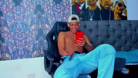 dominic_smith_ online show from February 6, 4:53 am