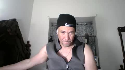 luis online show from April 6, 4:46 am