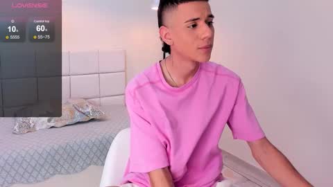 Snapshot of dominicjonnes chatting on March 2, 7:21 pm dominicjonnes online show from March 2, 7:21 pm