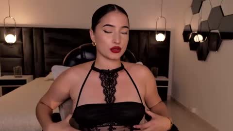 Snapshot of dominiquevega_ chatting on June 14, 2:24 am Dominique online show from June 14, 2:24 am