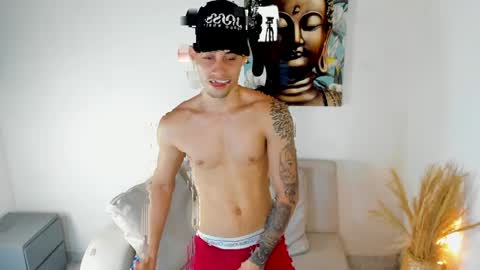 Snapshot of dominyck_ chatting on April 2, 11:24 pm dominyck_ online show from April 2, 11:24 pm