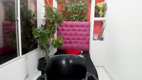 dona_tella online show from October 30, 5:24 pm