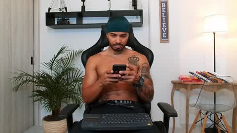 Snapshot of donn_cruz chatting on April 12, 2:44 pm Victor online show from April 12, 2:44 pm
