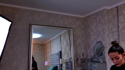 Donna online show from November 30, 7:07 pm