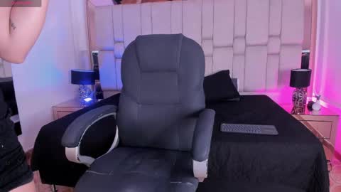 donnapeach online show from May 9, 3:56 am