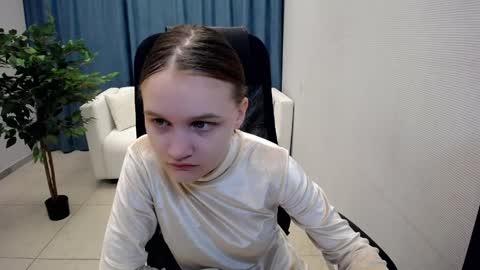 Sia online show from May 24, 6:29 am