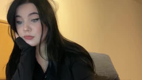 Snapshot of dorian1211 chatting on November 9, 11:41 am Doriana online show from November 9, 11:41 am