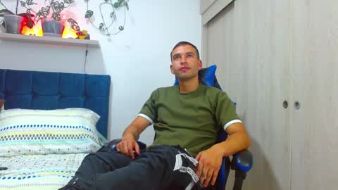 Snapshot of dorian_h chatting on April 25, 1:08 am dorian_h online show from April 25, 1:08 am