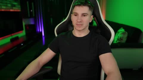 Dorian Reyes online show from February 14, 12:19 am