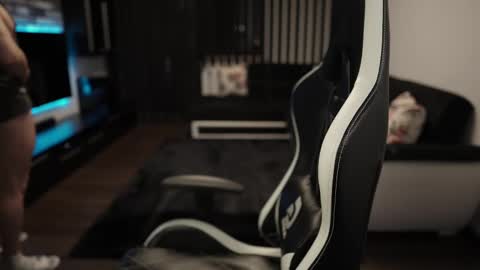 Dorian Reyes online show from February 19, 3:28 am