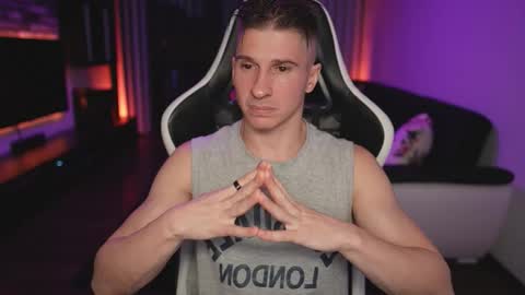 Dorian Reyes online show from November 23, 2:00 am