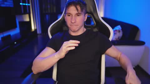 Dorian Reyes online show from January 11, 12:04 am