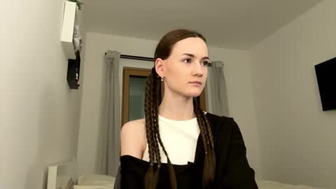 Alice and Mark online show from March 12, 8:04 pm