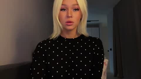 MOLLYYYY dont forget to give me a thumb up online show from August 9, 10:09 am