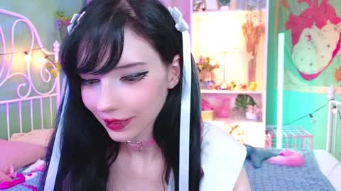 Draculaura online show from December 4, 3:15 am