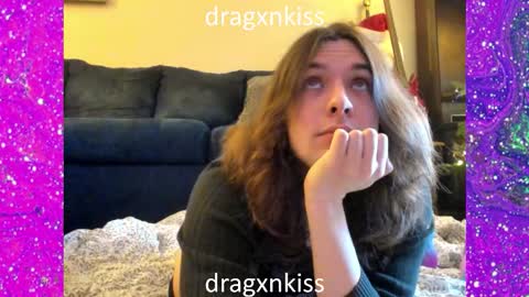 dragxnkiss online show from December 5, 6:59 pm