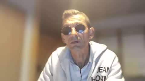 Snapshot of dreambob chatting on June 11, 2:53 am Dreambob online show from June 11, 2:53 am