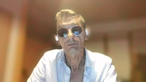 Snapshot of dreambob chatting on July 1, 11:15 pm Dreambob online show from July 1, 11:15 pm
