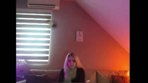 A girl online show from January 13, 7:57 am