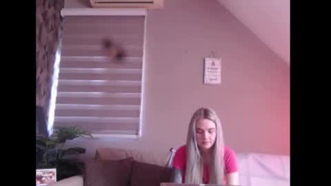 A girl online show from February 27, 8:14 am