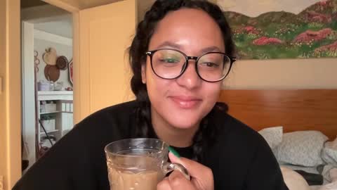 RIRI OR DREAMY online show from December 22, 4:48 pm