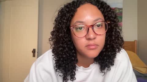 RIRI OR DREAMY online show from January 1, 8:26 pm