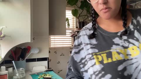 RIRI OR DREAMY online show from January 8, 8:50 pm