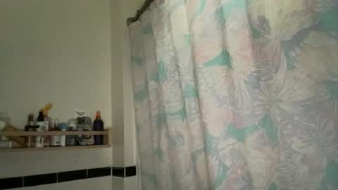 RIRI OR DREAMY online show from December 14, 4:45 pm