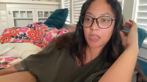 RIRI OR DREAMY online show from March 10, 7:08 pm