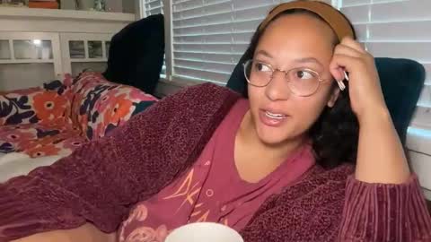 RIRI OR DREAMY online show from April 10, 1:49 pm