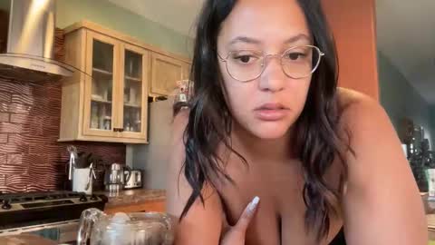 Snapshot of dreamyriri chatting on April 23, 2:19 pm RIRI OR DREAMY online show from April 23, 2:19 pm