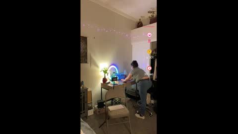 Drippy kitty  online show from February 17, 9:06 am