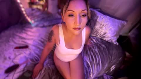 drippypetalo online show from January 17, 11:30 pm