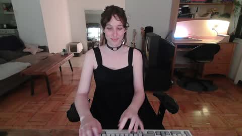 Snapshot of drkswrdgrl chatting on December 2, 12:19 am drkswrdgrl online show from December 2, 12:19 am