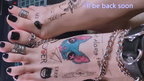 Snapshot of drug_feet chatting on December 26, 6:12 pm Mistress Lola Slavic witch online show from December 26, 6:12 pm