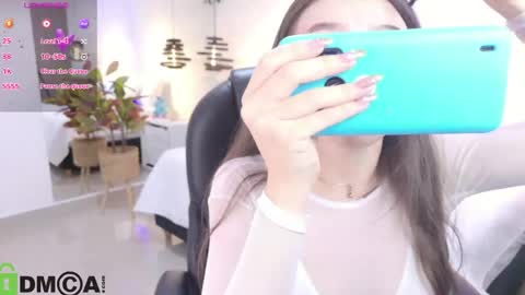 dulce_isabel_ online show from February 28, 3:18 am