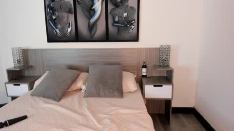 Dulce Maria online show from April 10, 7:40 pm