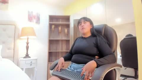 Dulce Mia  online show from July 22, 7:05 pm