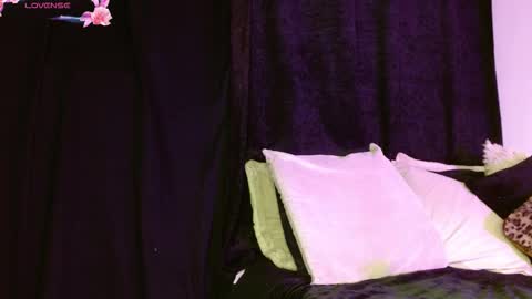 Snapshot of dulce_tara chatting on January 18, 1:42 am online show from January 18, 1:42 am