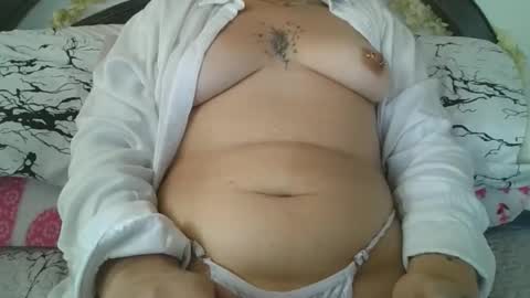 Snapshot of dulce_xiara chatting on April 9, 8:25 pm dulce_xiara online show from April 9, 8:25 pm