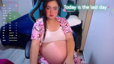 Nicole   online show from June 15, 4:53 pm