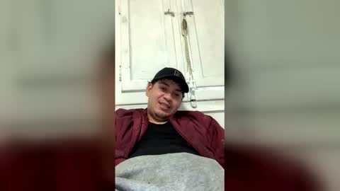 Snapshot of duocaliente310037 chatting on February 15, 3:42 pm duocaliente310037 online show from February 15, 3:42 pm