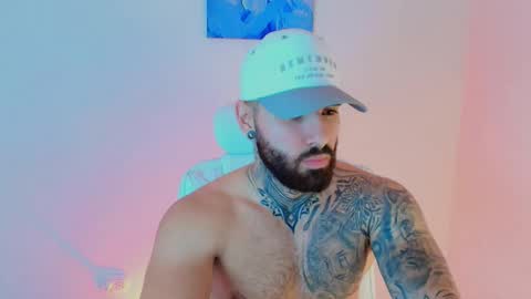 Snapshot of dustinhans chatting on January 10, 2:57 am Dustin online show from January 10, 2:57 am