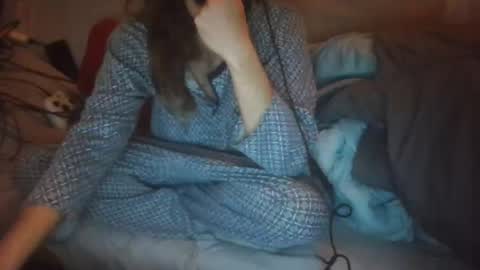 dv3nd3 online show from December 1, 7:30 pm